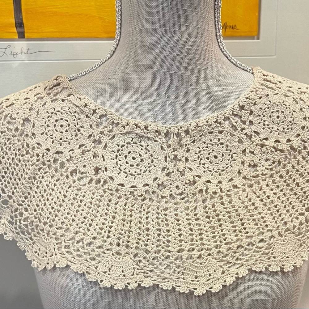 Elegant Crochet Lace Collar